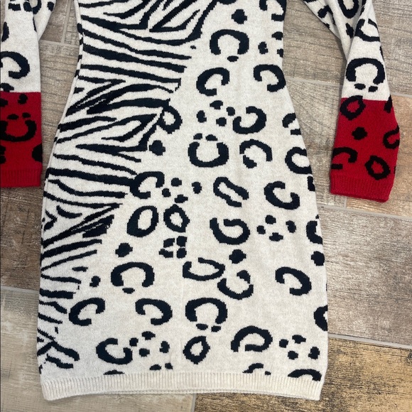 VENUS Animal Print Black Red Knit Long Sleeve Sweater Dress Size Medium M - Picture 3 of 8
